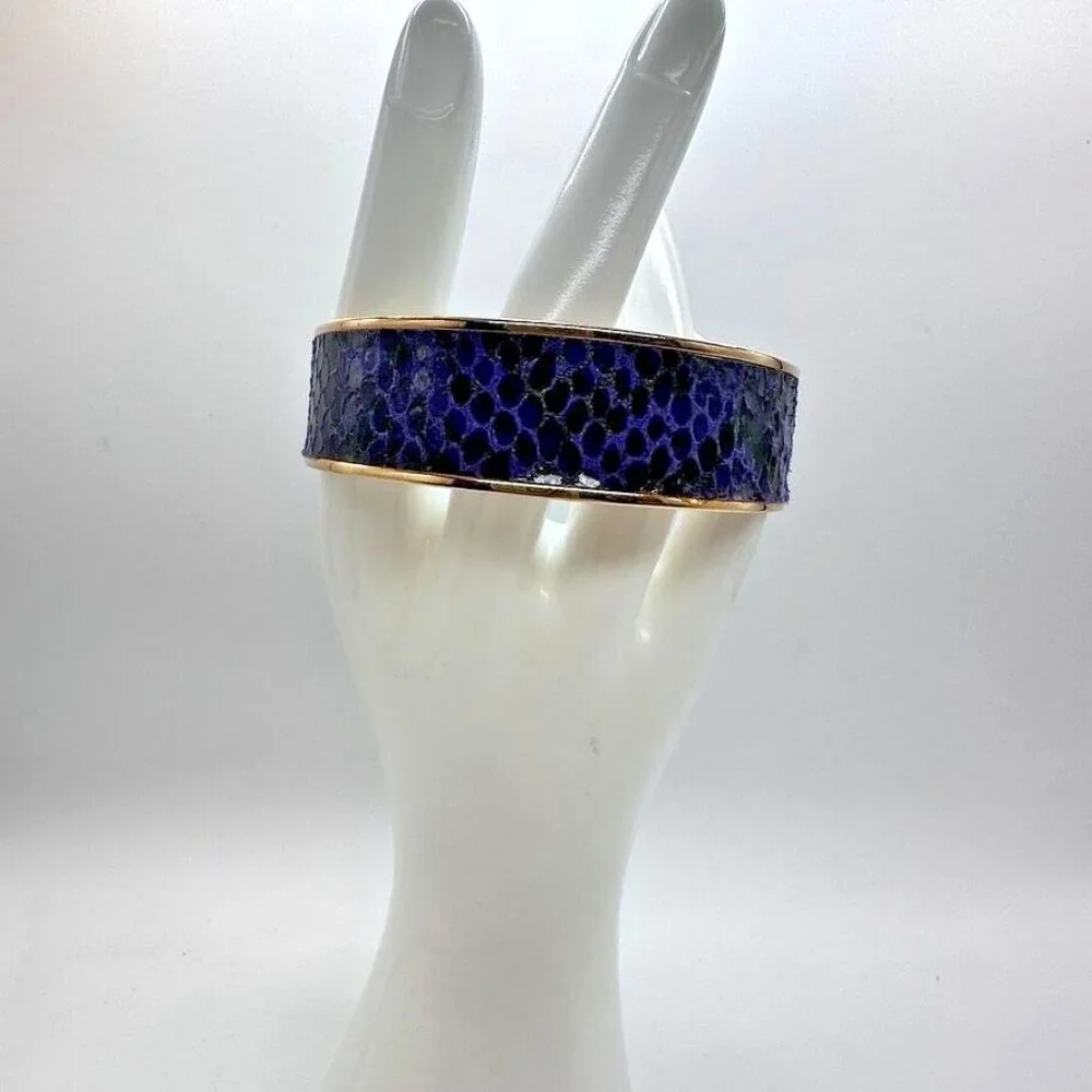 A V Max NYC Bracelet Purple Faux Reptile Skin Gold Tone .75‎ Wide Bangle
